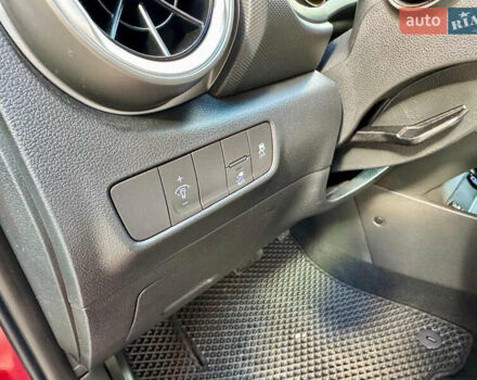 Червоний Хендай Kona, об'ємом двигуна 0 л та пробігом 100 тис. км за 20900 $, фото 62 на Automoto.ua