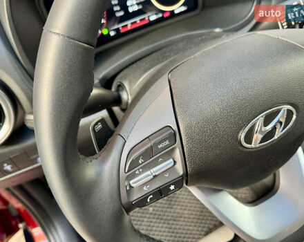 Червоний Хендай Kona, об'ємом двигуна 0 л та пробігом 100 тис. км за 20900 $, фото 96 на Automoto.ua