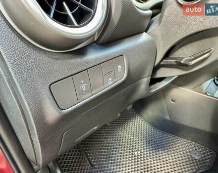 Красный Хендай Kona, объемом двигателя 0 л и пробегом 103 тыс. км за 21400 $, фото 70 на Automoto.ua