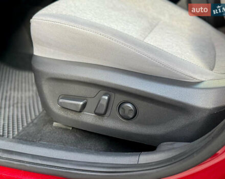 Червоний Хендай Kona, об'ємом двигуна 0 л та пробігом 100 тис. км за 20900 $, фото 65 на Automoto.ua