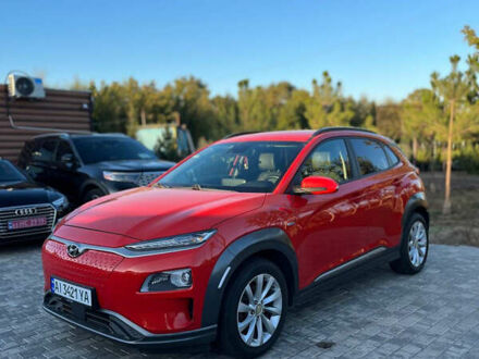 Красный Хендай Kona, объемом двигателя 0 л и пробегом 141 тыс. км за 16500 $, фото 1 на Automoto.ua