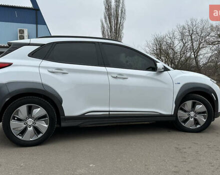 Хендай Kona, объемом двигателя 0 л и пробегом 112 тыс. км за 17200 $, фото 4 на Automoto.ua