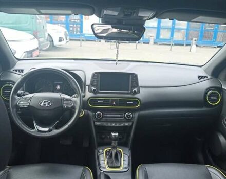 Желтый Хендай Kona, объемом двигателя 1.59 л и пробегом 72 тыс. км за 17400 $, фото 17 на Automoto.ua