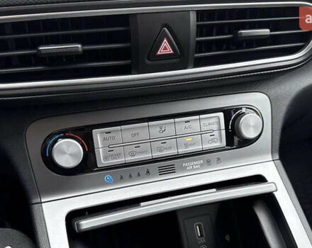 Желтый Хендай Kona, объемом двигателя 0 л и пробегом 111 тыс. км за 13950 $, фото 15 на Automoto.ua