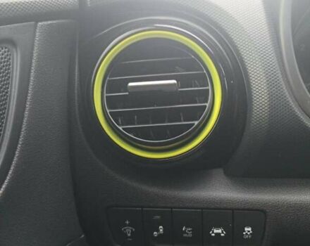 Желтый Хендай Kona, объемом двигателя 1.59 л и пробегом 72 тыс. км за 17400 $, фото 26 на Automoto.ua