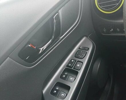 Желтый Хендай Kona, объемом двигателя 1.59 л и пробегом 72 тыс. км за 17400 $, фото 25 на Automoto.ua