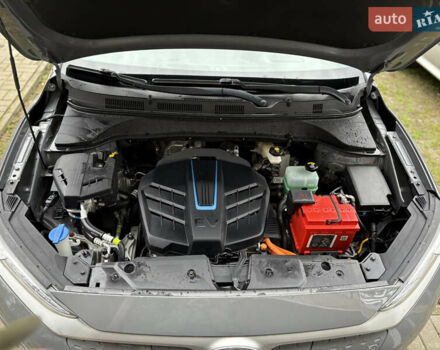 Сірий Хендай Kona, об'ємом двигуна 0 л та пробігом 114 тис. км за 17000 $, фото 5 на Automoto.ua