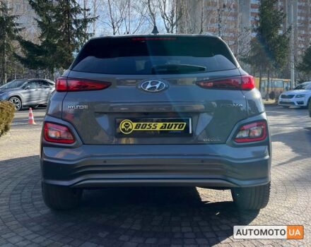 Серый Хендай Kona, объемом двигателя 64 л и пробегом 119 тыс. км за 16999 $, фото 5 на Automoto.ua