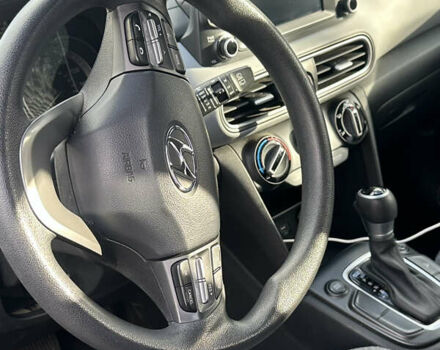 Серый Хендай Kona, объемом двигателя 2 л и пробегом 40 тыс. км за 18000 $, фото 2 на Automoto.ua