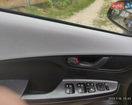 Серый Хендай Kona, объемом двигателя 2 л и пробегом 86 тыс. км за 15500 $, фото 13 на Automoto.ua