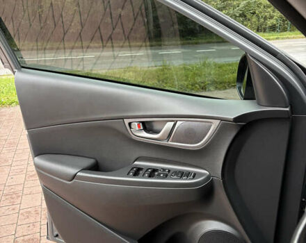 Сірий Хендай Kona, об'ємом двигуна 0 л та пробігом 114 тис. км за 17000 $, фото 8 на Automoto.ua