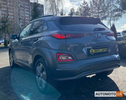 Серый Хендай Kona, объемом двигателя 64 л и пробегом 119 тыс. км за 16999 $, фото 4 на Automoto.ua