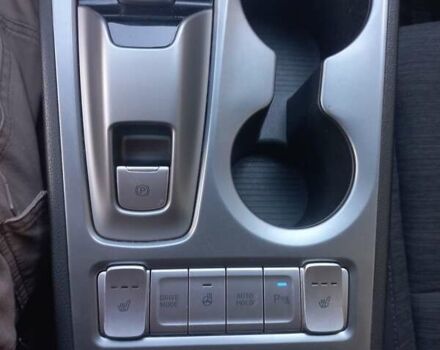 Серый Хендай Kona, объемом двигателя 0 л и пробегом 115 тыс. км за 17300 $, фото 2 на Automoto.ua