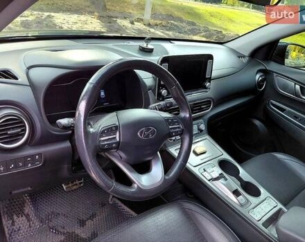 Сірий Хендай Kona, об'ємом двигуна 0 л та пробігом 109 тис. км за 17500 $, фото 2 на Automoto.ua