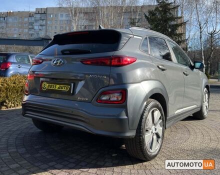 Серый Хендай Kona, объемом двигателя 64 л и пробегом 119 тыс. км за 16999 $, фото 6 на Automoto.ua