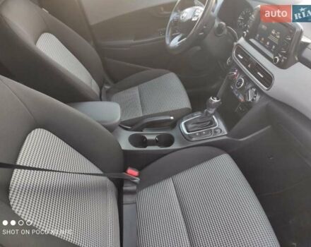Серый Хендай Kona, объемом двигателя 2 л и пробегом 86 тыс. км за 15500 $, фото 16 на Automoto.ua