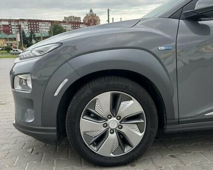 Серый Хендай Kona, объемом двигателя 0 л и пробегом 120 тыс. км за 16500 $, фото 6 на Automoto.ua