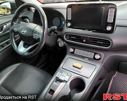 Сірий Хендай Kona, об'ємом двигуна 0 л та пробігом 109 тис. км за 17500 $, фото 2 на Automoto.ua