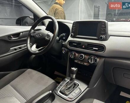 Сірий Хендай Kona, об'ємом двигуна 2 л та пробігом 55 тис. км за 15800 $, фото 21 на Automoto.ua