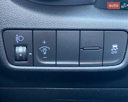 Серый Хендай Kona, объемом двигателя 1.6 л и пробегом 152 тыс. км за 15800 $, фото 17 на Automoto.ua