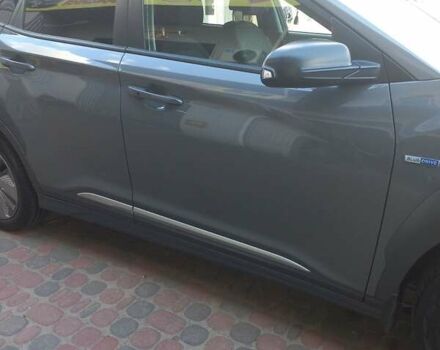 Серый Хендай Kona, объемом двигателя 0 л и пробегом 115 тыс. км за 17300 $, фото 5 на Automoto.ua