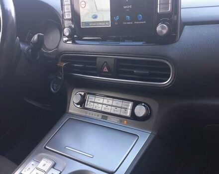 Серый Хендай Kona, объемом двигателя 0 л и пробегом 115 тыс. км за 17300 $, фото 12 на Automoto.ua