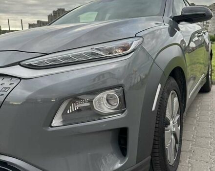 Серый Хендай Kona, объемом двигателя 0 л и пробегом 120 тыс. км за 16500 $, фото 2 на Automoto.ua