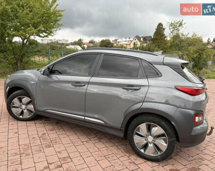 Сірий Хендай Kona, об'ємом двигуна 0 л та пробігом 114 тис. км за 17000 $, фото 18 на Automoto.ua