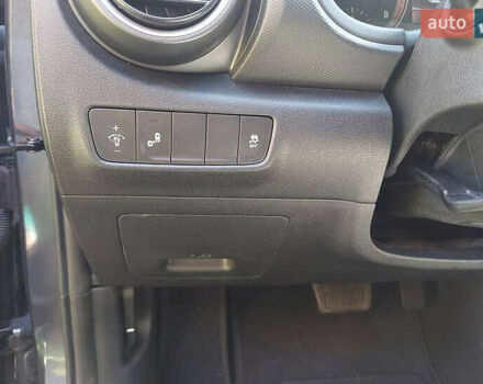 Сірий Хендай Kona, об'ємом двигуна 2 л та пробігом 79 тис. км за 13300 $, фото 10 на Automoto.ua