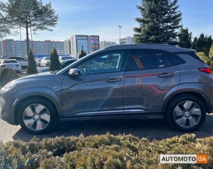 Серый Хендай Kona, объемом двигателя 64 л и пробегом 119 тыс. км за 16999 $, фото 3 на Automoto.ua