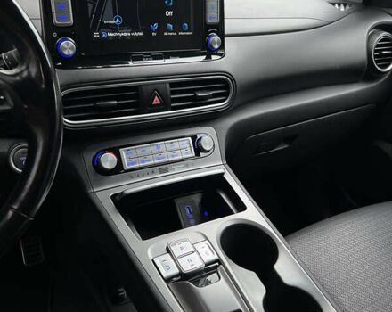 Сірий Хендай Kona, об'ємом двигуна 0 л та пробігом 113 тис. км за 17000 $, фото 24 на Automoto.ua