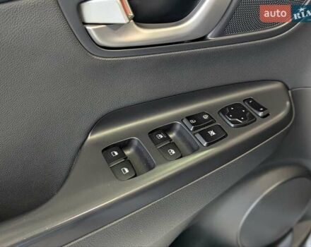 Сірий Хендай Kona, об'ємом двигуна 1.59 л та пробігом 75 тис. км за 15500 $, фото 17 на Automoto.ua