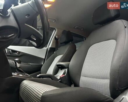 Сірий Хендай Kona, об'ємом двигуна 2 л та пробігом 55 тис. км за 15800 $, фото 10 на Automoto.ua