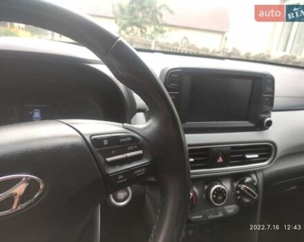 Серый Хендай Kona, объемом двигателя 2 л и пробегом 86 тыс. км за 15500 $, фото 11 на Automoto.ua