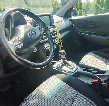Сірий Хендай Kona, об'ємом двигуна 2 л та пробігом 111 тис. км за 15500 $, фото 3 на Automoto.ua