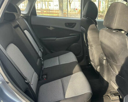 Серый Хендай Kona, объемом двигателя 2 л и пробегом 40 тыс. км за 18000 $, фото 3 на Automoto.ua