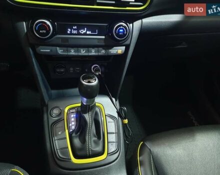 Серый Хендай Kona, объемом двигателя 1.59 л и пробегом 70 тыс. км за 18700 $, фото 6 на Automoto.ua