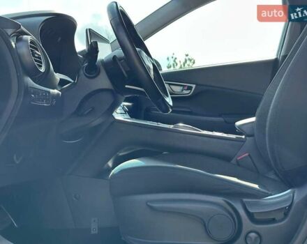 Серый Хендай Kona, объемом двигателя 0 л и пробегом 137 тыс. км за 16700 $, фото 14 на Automoto.ua