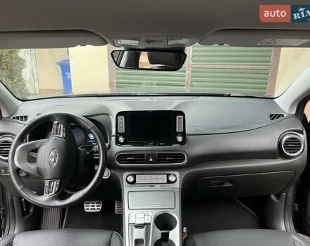 Серый Хендай Kona, объемом двигателя 0 л и пробегом 80 тыс. км за 18900 $, фото 16 на Automoto.ua