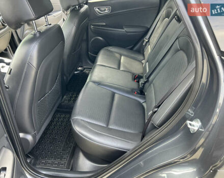 Серый Хендай Kona, объемом двигателя 0 л и пробегом 96 тыс. км за 17300 $, фото 14 на Automoto.ua