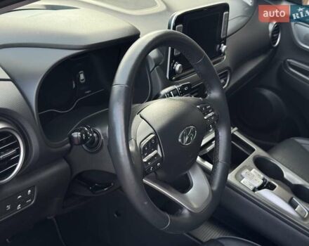 Сірий Хендай Kona, об'ємом двигуна 0 л та пробігом 71 тис. км за 17700 $, фото 35 на Automoto.ua