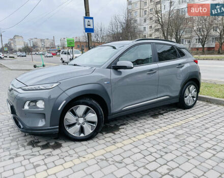 Серый Хендай Kona, объемом двигателя 0 л и пробегом 103 тыс. км за 17999 $, фото 5 на Automoto.ua