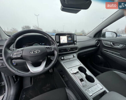 Серый Хендай Kona, объемом двигателя 0 л и пробегом 131 тыс. км за 16500 $, фото 17 на Automoto.ua
