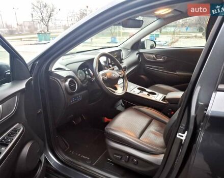 Сірий Хендай Kona, об'ємом двигуна 0 л та пробігом 114 тис. км за 17300 $, фото 13 на Automoto.ua