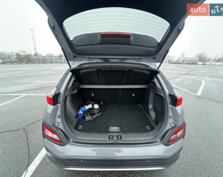 Серый Хендай Kona, объемом двигателя 0 л и пробегом 131 тыс. км за 16500 $, фото 14 на Automoto.ua