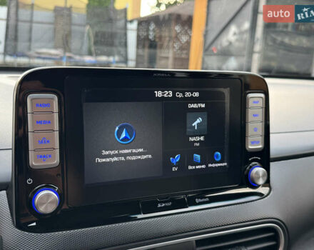 Серый Хендай Kona, объемом двигателя 0 л и пробегом 65 тыс. км за 16399 $, фото 51 на Automoto.ua