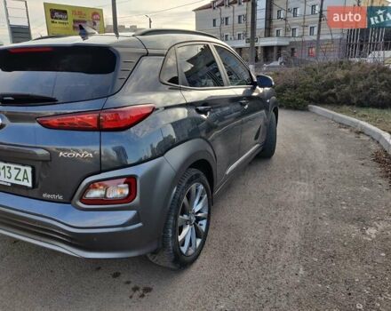 Серый Хендай Kona, объемом двигателя 0 л и пробегом 150 тыс. км за 16350 $, фото 4 на Automoto.ua