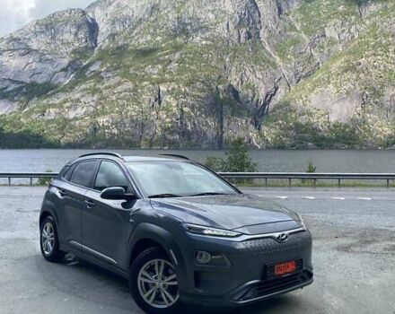 Серый Хендай Kona, объемом двигателя 0 л и пробегом 107 тыс. км за 16600 $, фото 3 на Automoto.ua