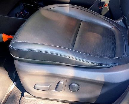 Серый Хендай Kona, объемом двигателя 0 л и пробегом 105 тыс. км за 17999 $, фото 6 на Automoto.ua