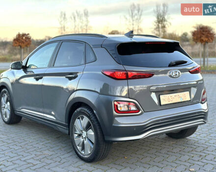 Серый Хендай Kona, объемом двигателя 0 л и пробегом 126 тыс. км за 17300 $, фото 15 на Automoto.ua